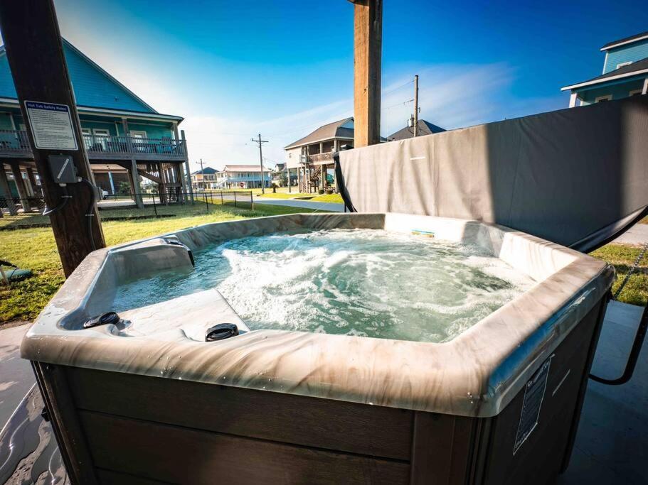 Beachfront - Hot Tub - Bbq - 14 Guests Bolivar Peninsula Exterior photo