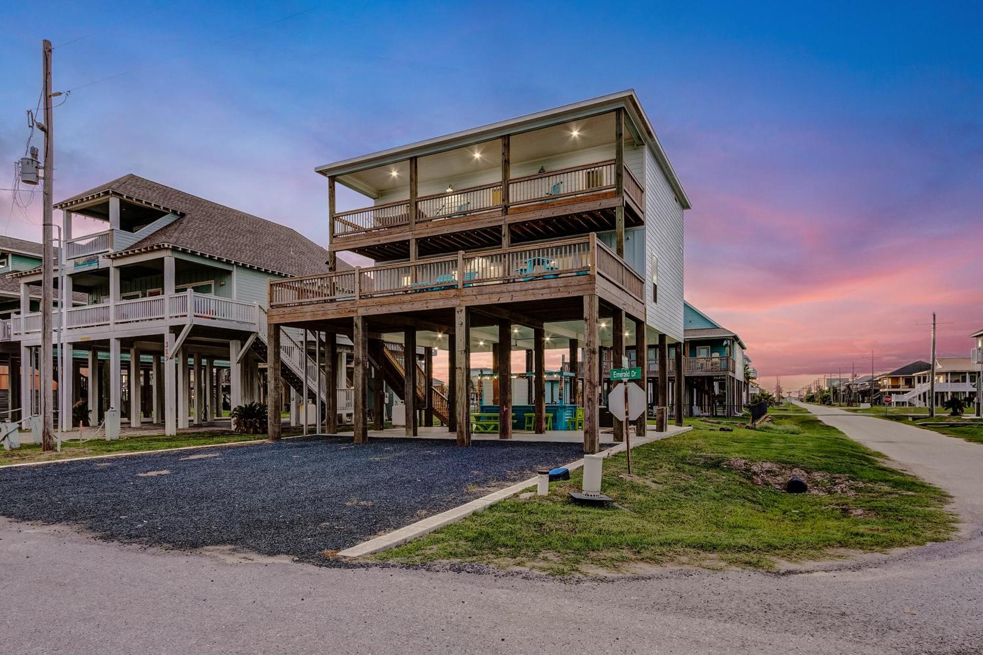 Beachfront - Hot Tub - Bbq - 14 Guests Bolivar Peninsula Exterior photo